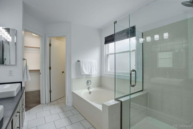 Glass shower enclosure | Image 31