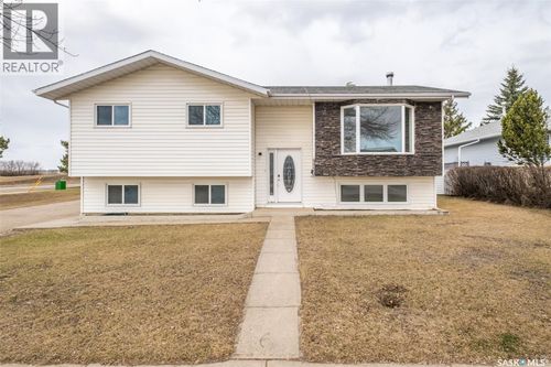 3367 15th Ave E, Prince Albert, SK, S6V7V3 | Card Image