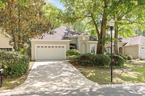 111 Cedar Pt, Fairhope, AL, 36532-3380 | Card Image