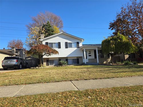 33828 Stonewood Dr, Sterling Heights, MI, 48312-6570 | Card Image