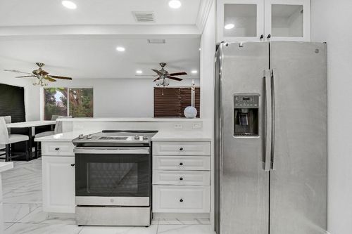 935 Orange Dr, Lake Park, FL, 33403-2019 | Card Image