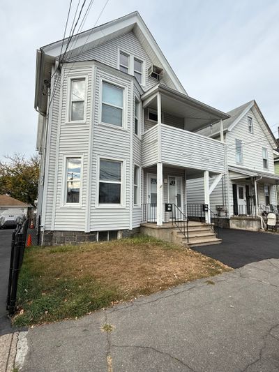 122 Wheeler Avenue, Home with 5 bedrooms, 3 bathrooms and 2 parking in Bridgeport CT | Image 2