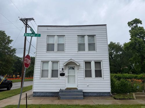 2529 Bertrand St, South Bend, IN, 46628-1703 | Card Image