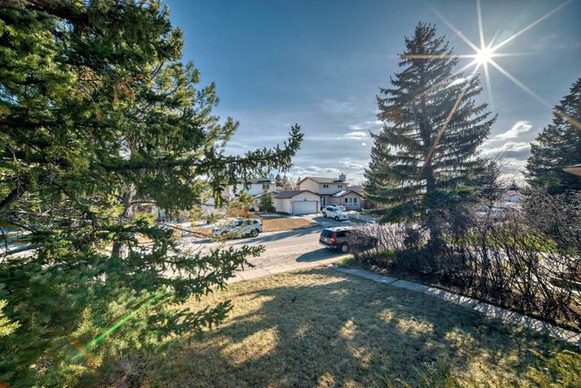3224 108 Avenue Sw, Home with 3 bedrooms, 3 bathrooms and 2 parking in Calgary AB | Image 12