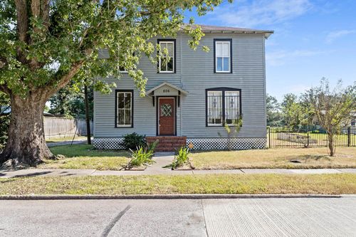 806 4th St, Orange, TX, 77630-5120 | Card Image
