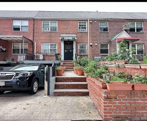 6726 Utopia Pkwy, Fresh Meadows, NY, 11365-3452 | Card Image