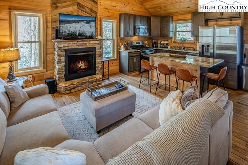 309 Jackpine Rd, Beech Mountain, NC, 28604-8895 | Card Image