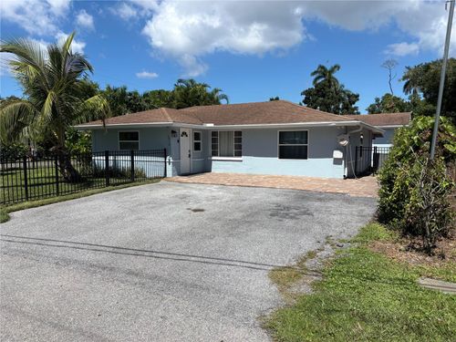 3510 4th Ave W, Bradenton, FL, 34205-2518 | Card Image