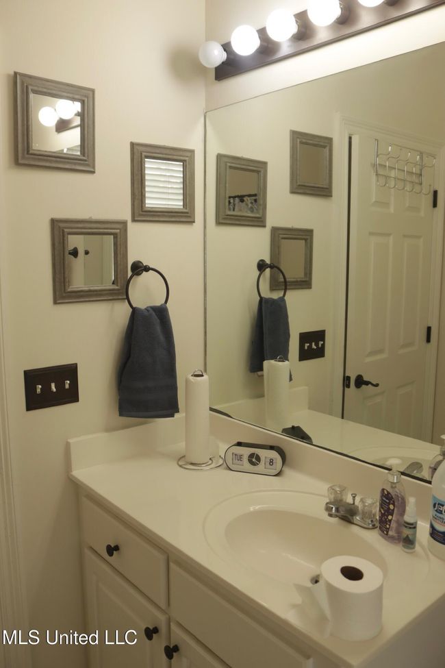 Bathroom | Image 22