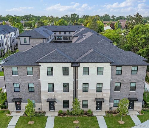 2882 Summers Pl, Troy, MI, 48084-2203 | Card Image