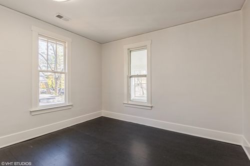 327-329 W Maple Ave, Libertyville, IL, 60048-2139 | Card Image