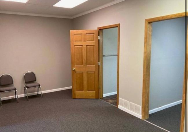 635 Waiting Area.jpg | Image 10