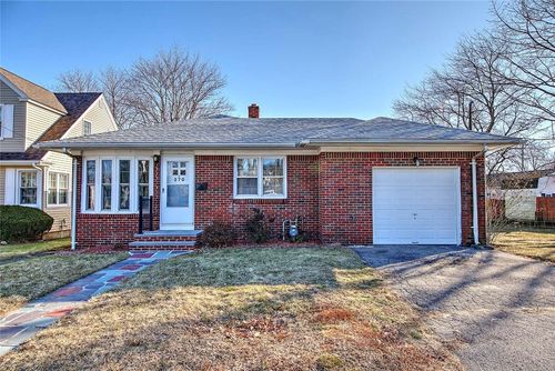 370 Budlong Rd, Cranston, RI, 02920-6002 | Card Image