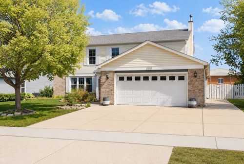 399 Stonewood Cir, Carol Stream, IL, 60188-3910 | Card Image