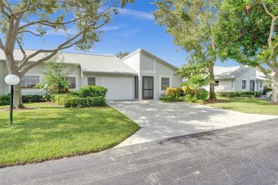 B - 8938 Sunnywood Pl, Condo with 2 bedrooms, 2 bathrooms and null parking in Boca Raton FL | Image 2