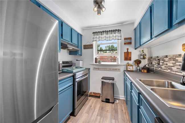 301 Holland Ct, Townhouse with 2 bedrooms, 2 bathrooms and 1 parking in Coraopolis PA | Image 11