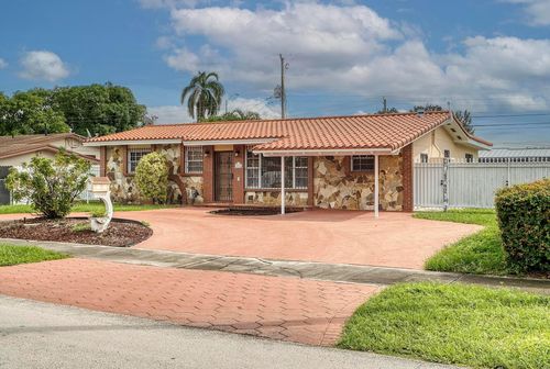 1030 W 53rd Ter, Hialeah, FL, 33012-2427 | Card Image