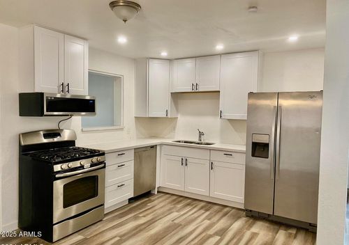 3331 E Oak St, Phoenix, AZ, 85008-2116 | Card Image