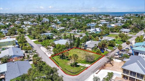 302 73rd St, HOLMES BEACH, FL, 34217-1140 | Card Image