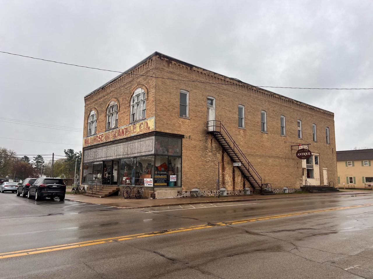 505 Main St, Wild Rose, WI 54984