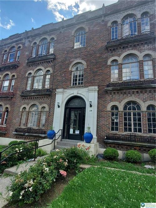 10-218 S 15th St, Allentown, PA, 18102-4507 | Card Image