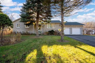 6070 5 Th Line Rd, House other with 3 bedrooms, 2 bathrooms and 6 parking in Bainsville ON | Image 1