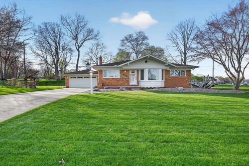 4001 Huhn Cir, Shelby Township, MI, 48316-2233 | Card Image