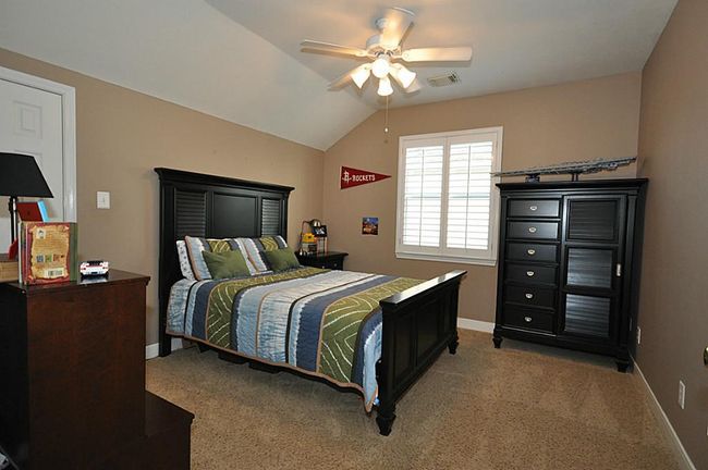 Bedroom 2 with ceiling fan & carpet | Image 31