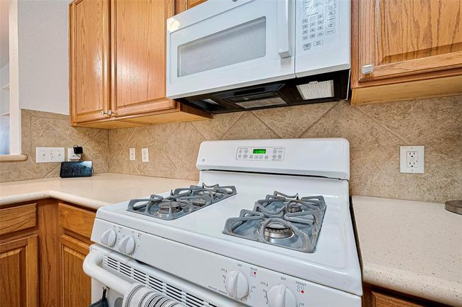 The chef in the family will love this gas stove. | Image 14