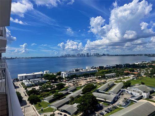 ph102-7601 Treasure Dr, North Bay Village, FL, 33141-4391 | Card Image