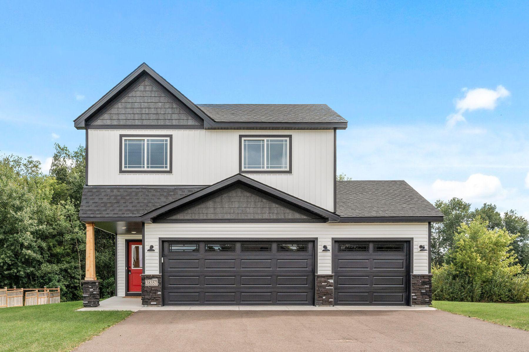 Hunters Ridge Trl, North Branch, MN 55056