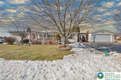 1233 Valley Forge Dr, Walnutport, PA, 18088-3004 | Card Image