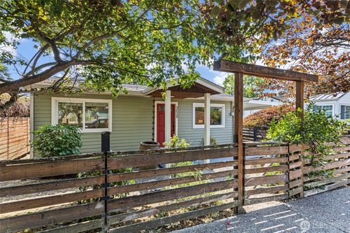 3639 S Lucile St, Seattle, WA, 98118-2253 | Card Image