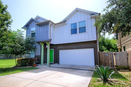 5501 Bradford Pear Ln, Austin, TX, 78744-4421 | Card Image