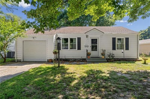 2711 Scott Ave, Independence, MO, 64052-3130 | Card Image