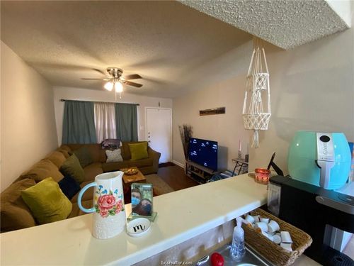 d-411 Manuel Dr, College Station, TX, 77840-4672 | Card Image