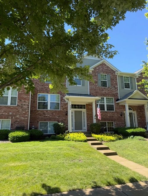 995 Reserve Dr, Elgin, IL, 60124-8834 | Card Image