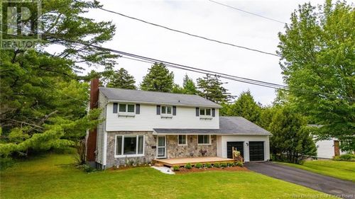 15 Calistoga Rd, Rothesay, NB, E2H1C1 | Card Image