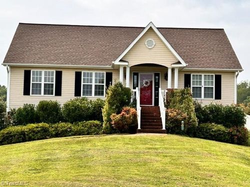 1120 Sterling Pointe Dr, King, NC, 27021-7480 | Card Image