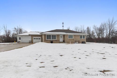 3898-3900 68th St Se, Caledonia, MI, 49316-8384 | Card Image