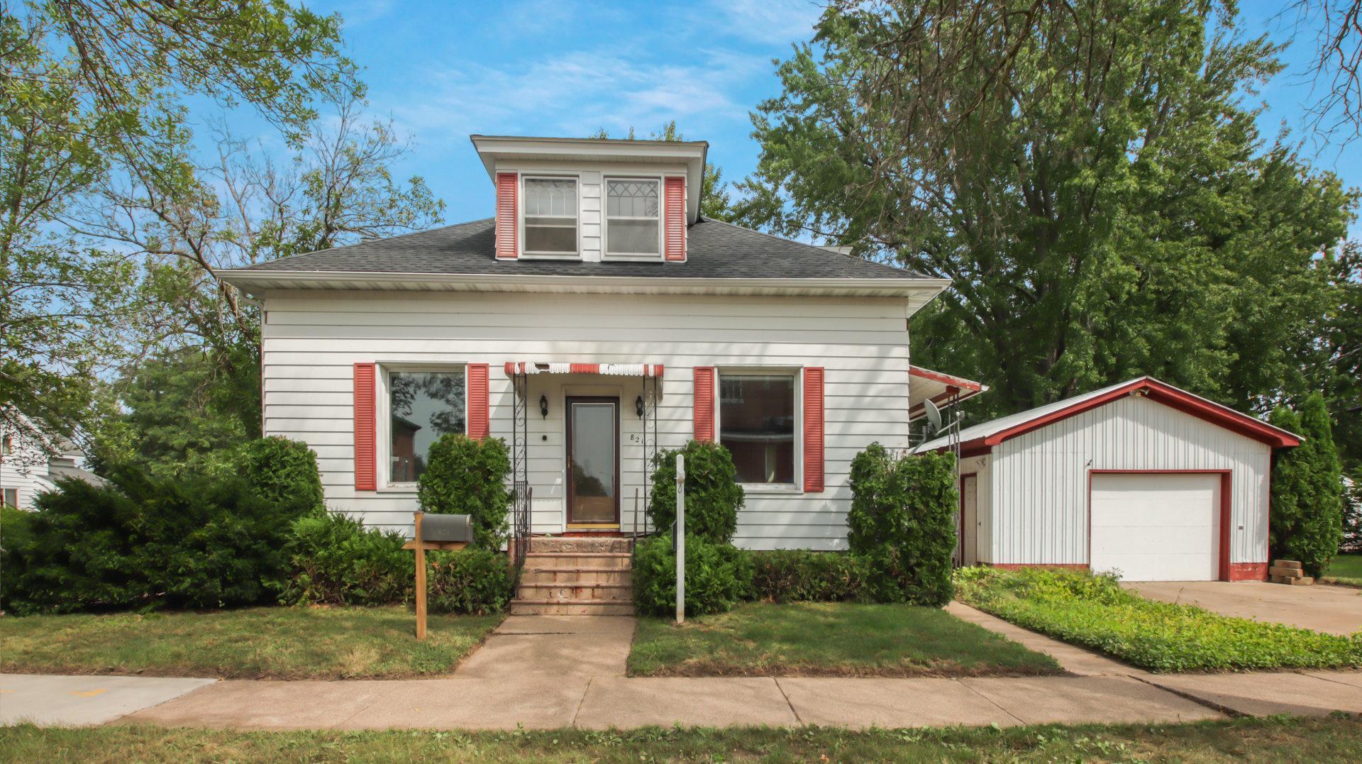 Pearl St, Chippewa Falls, WI 54729