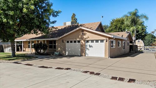 672 Pedersen Rd, Oakdale, CA, 95361-8620 | Card Image