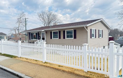 47 W High St, New London, CT, 06320-3518 | Card Image