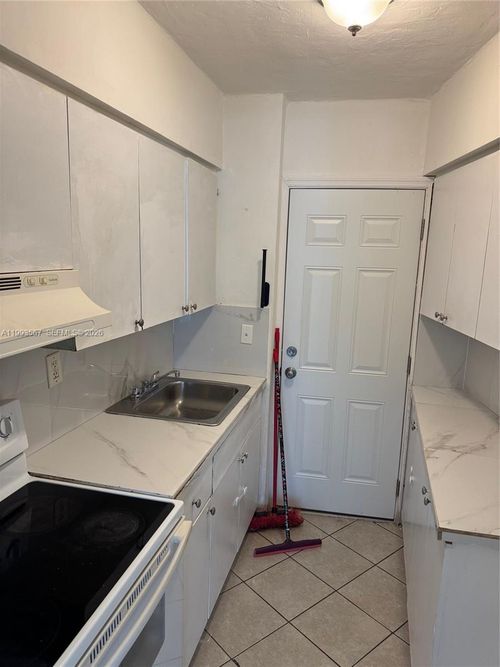 1b-11 Sw 52nd Ave, Miami, FL, 33134 | Card Image