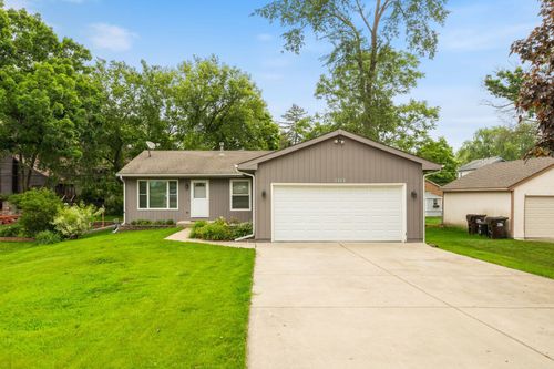 3112 Cedar Ter, Island Lake, IL, 60042-9607 | Card Image