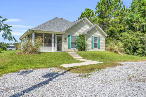 329 Davis St, Waveland, MS, 39576-4160 | Card Image