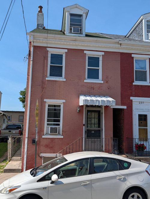 239 Hall St, PHOENIXVILLE, PA, 19460-3510 | Card Image