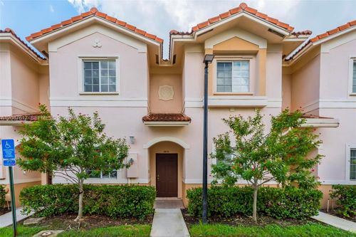 8870 N Isles Cir, Tamarac, FL, 33321-4453 | Card Image