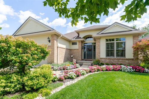 900 Eagle Run Dr, Centerville, OH, 45458-4094 | Card Image