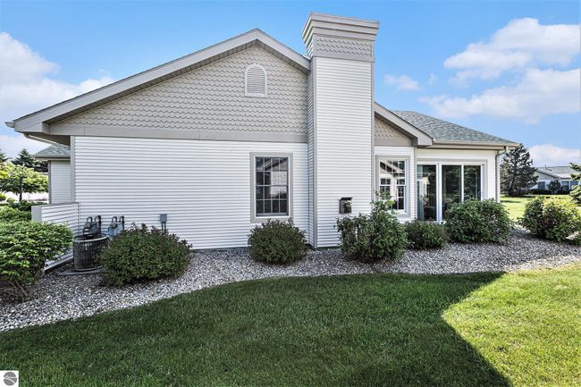 301 Golfview Ln, House other with 2 bedrooms, 2 bathrooms and null parking in Elk Rapids MI | Image 5